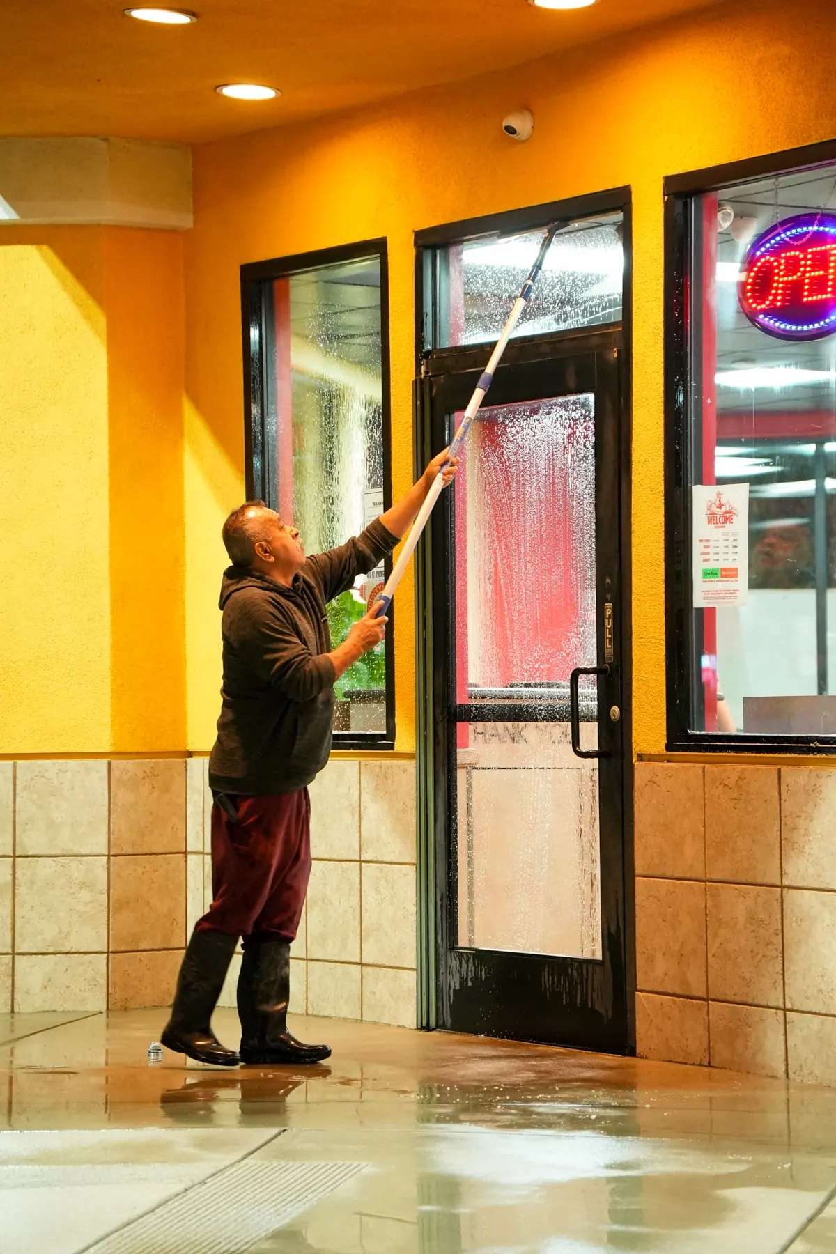 Commercial window cleaning